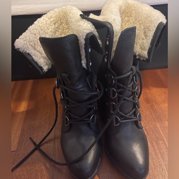 Sorel boots - Picture 2 of 9